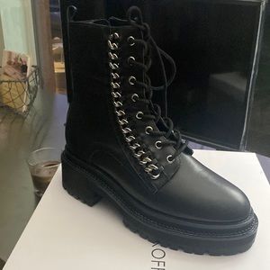 New never worn gorgeous boots!!!